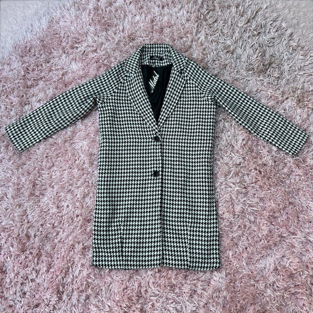 motel rocks “ernest” houndstooth check trench coat, black and white, size small